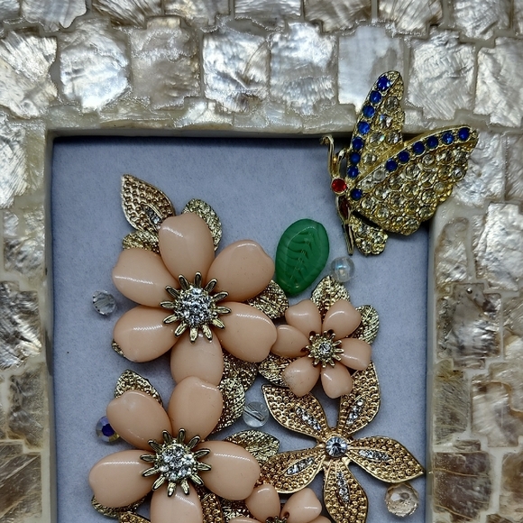 Elegant Floral Jewelry Art Picture with Butterfly Accents - Picture 4 of 10